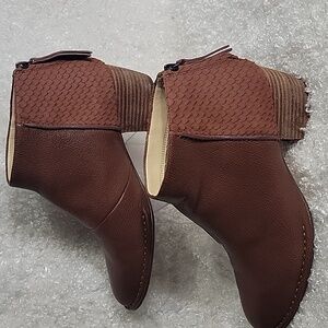 Women's Clarks Leather Ankle Boots, Spiced Ruby, size 9